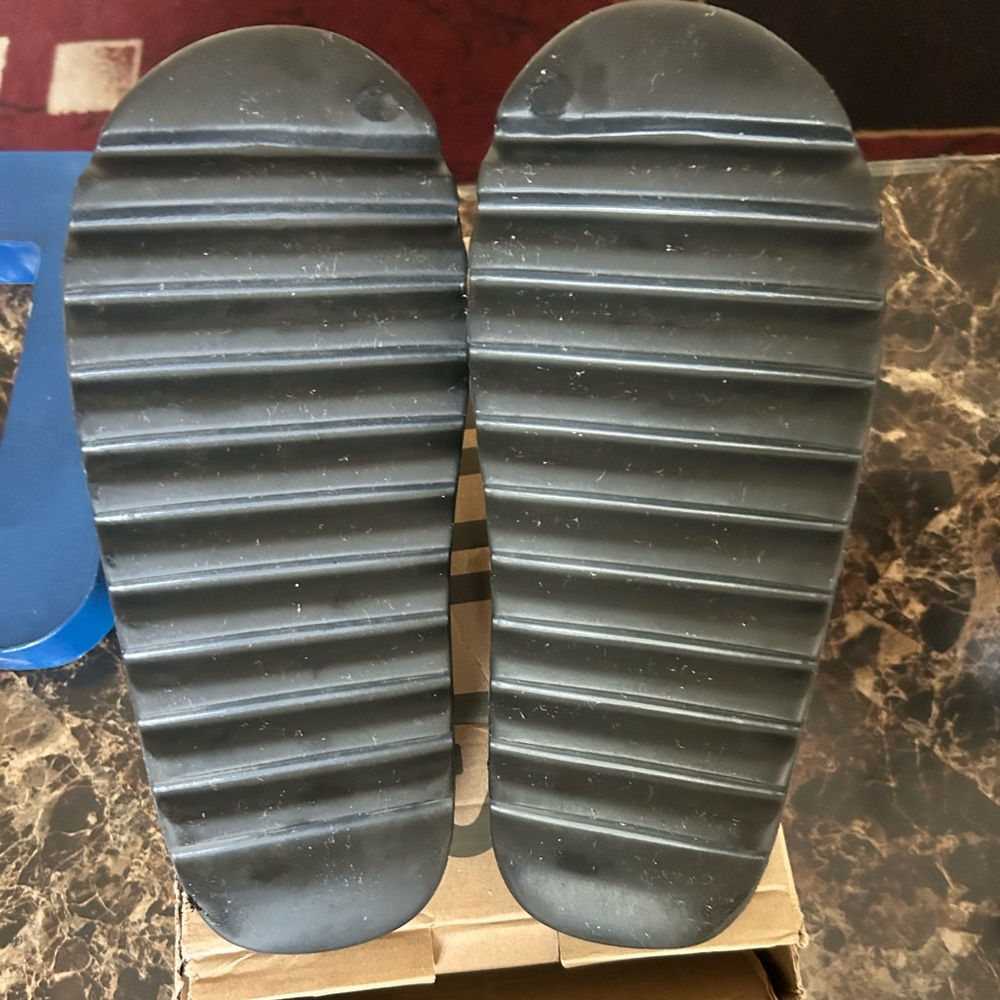 Yeezy Slide Onyx (2023)